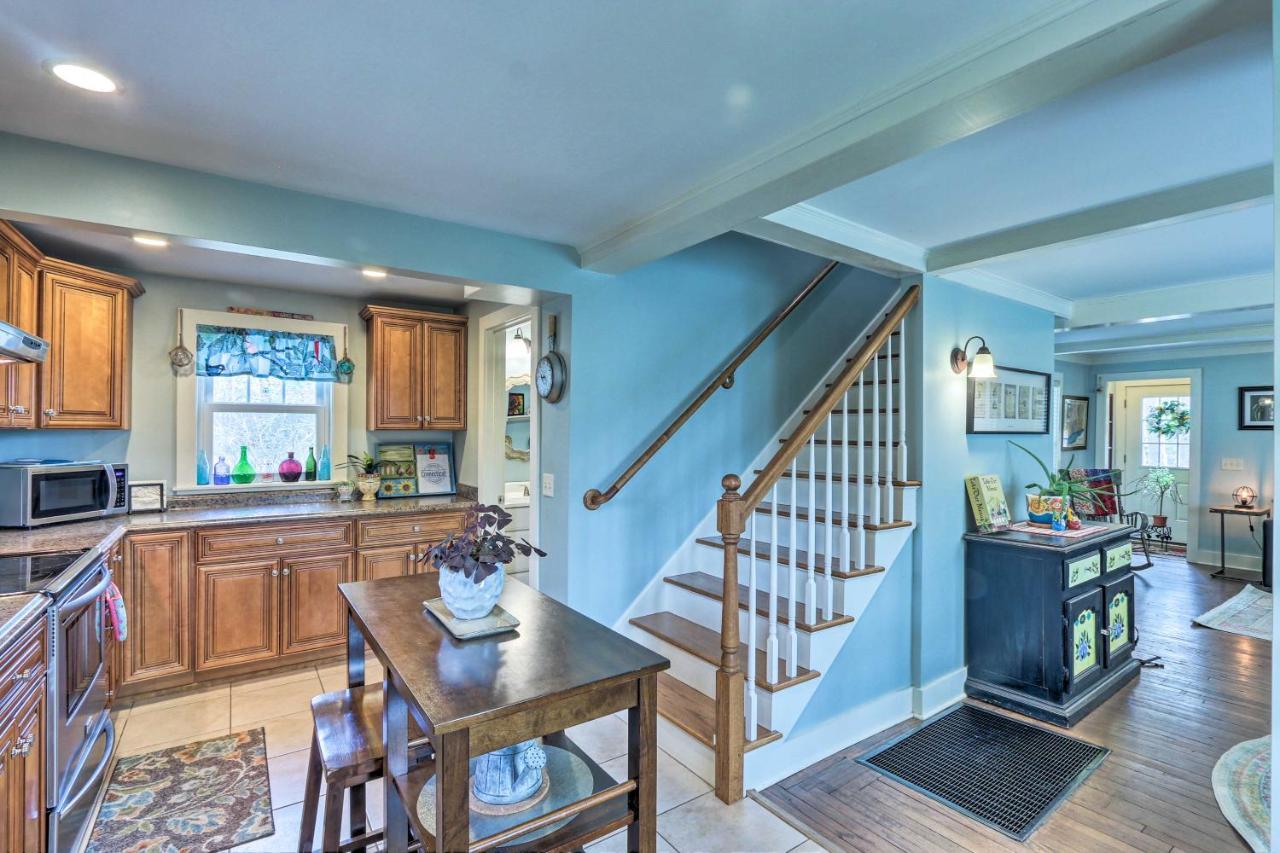 Remodeled Farmhouse In Waterford Near 2 Beaches! Exterior foto