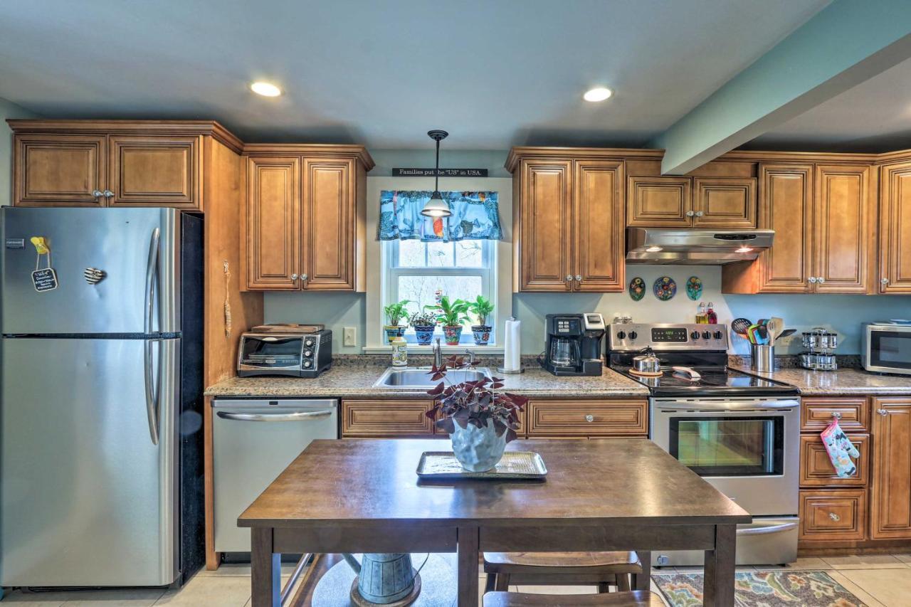 Remodeled Farmhouse In Waterford Near 2 Beaches! Exterior foto