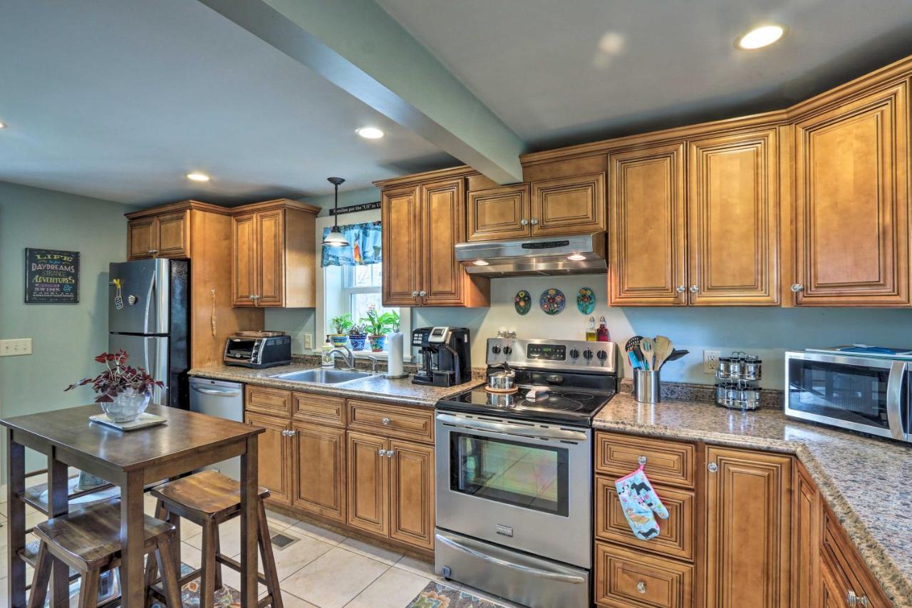 Remodeled Farmhouse In Waterford Near 2 Beaches! Exterior foto