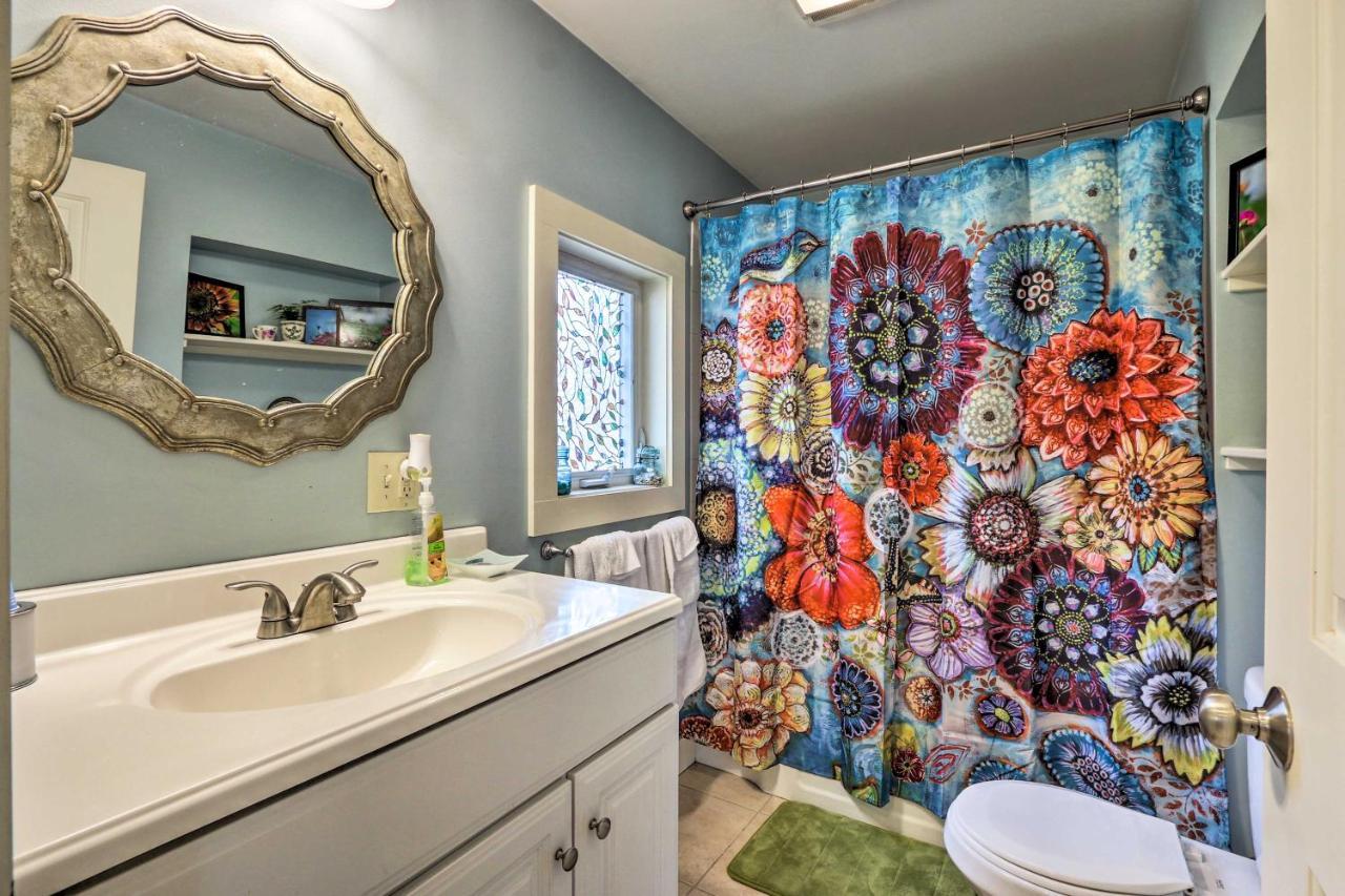 Remodeled Farmhouse In Waterford Near 2 Beaches! Exterior foto