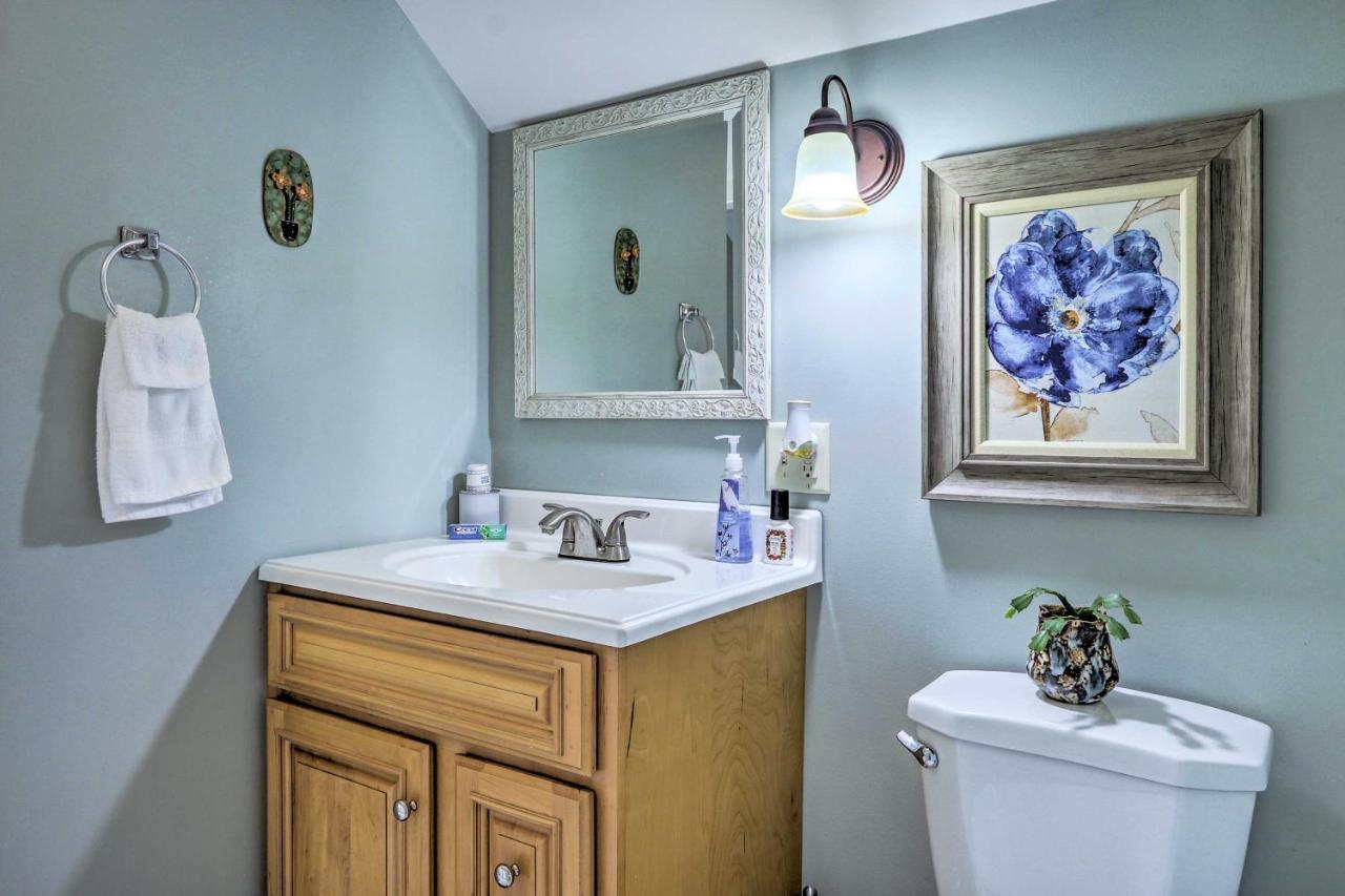 Remodeled Farmhouse In Waterford Near 2 Beaches! Exterior foto